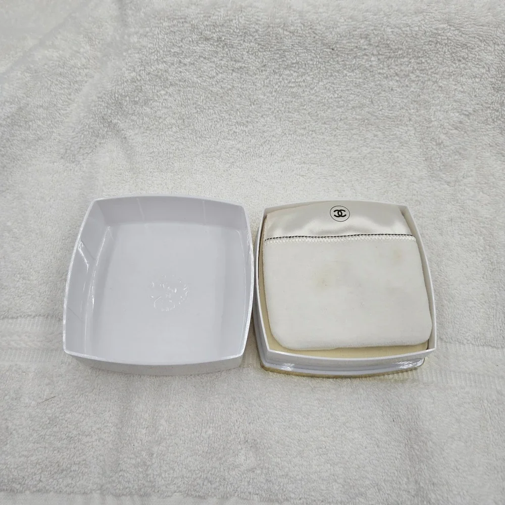 CHANEL N°5 Poudre Après Bain De Luxe Bath Powder for Women White 2oz Luxury Bath